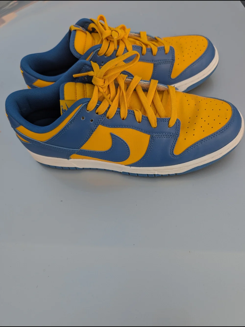 Nike Men's Low-Top Sneakers in Yellow and Blue